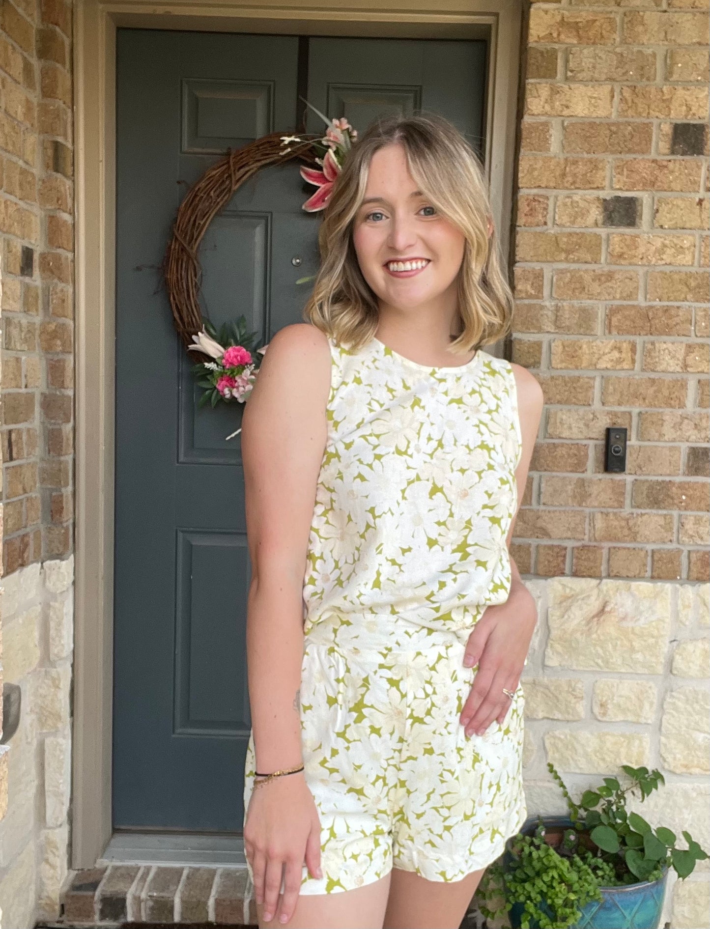 Kiwi Daisy Floral Linen Sleeveless Top