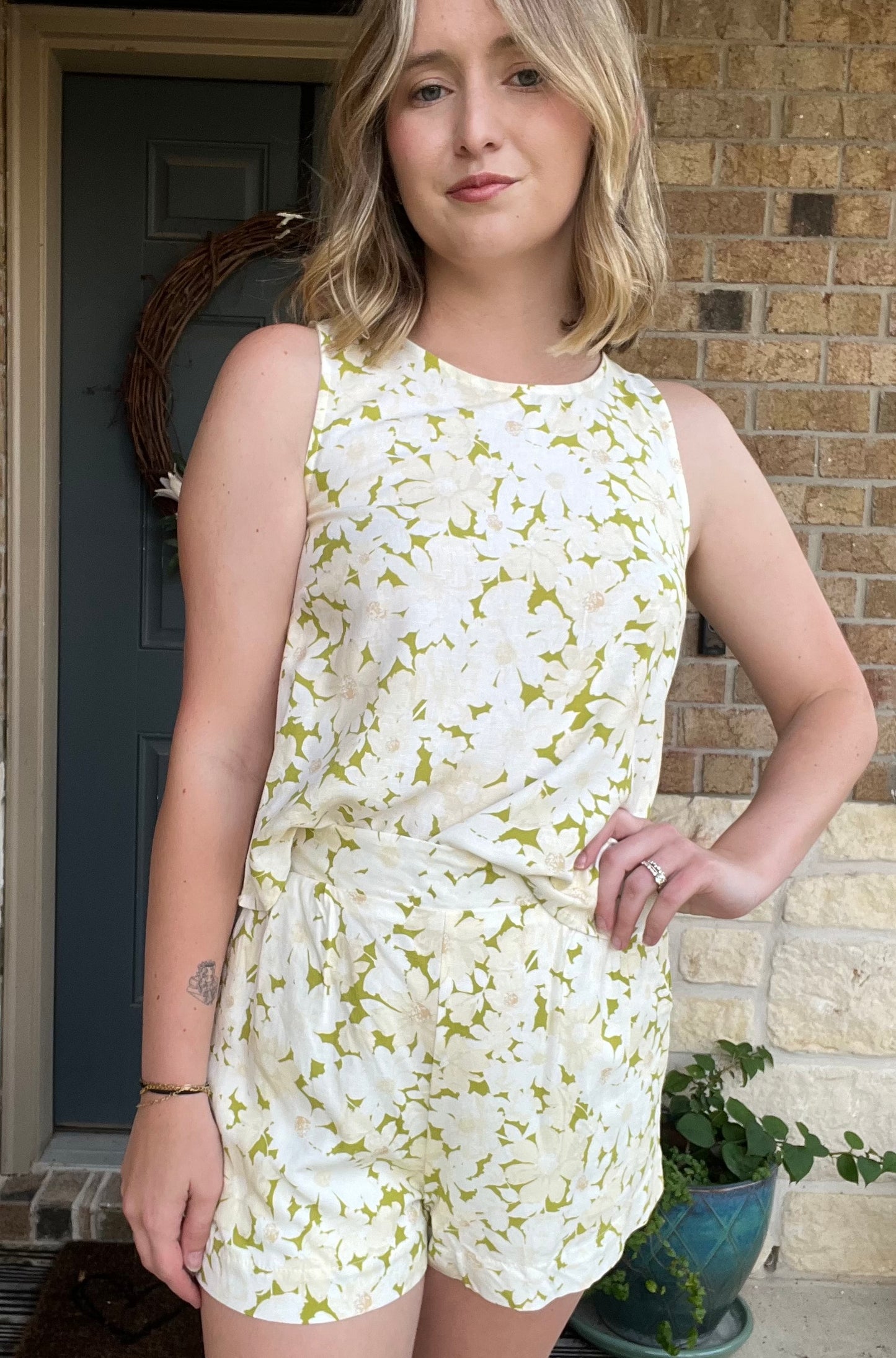 Kiwi Daisy Floral Linen Shorts