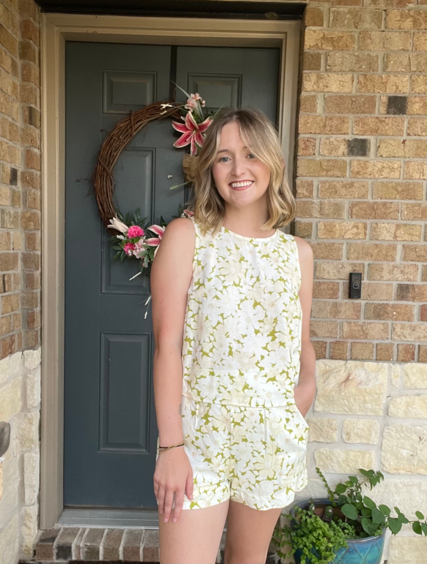 Kiwi Daisy Floral Linen Shorts