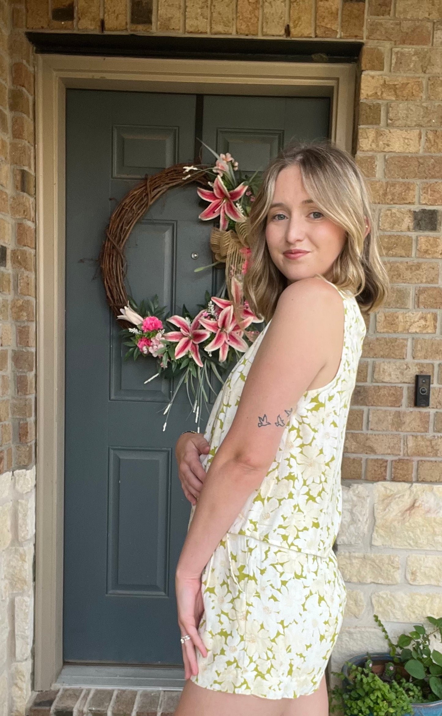 Kiwi Daisy Floral Linen Sleeveless Top