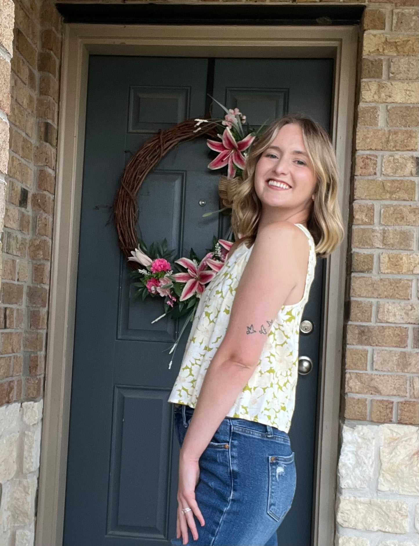 Kiwi Daisy Floral Linen Sleeveless Top