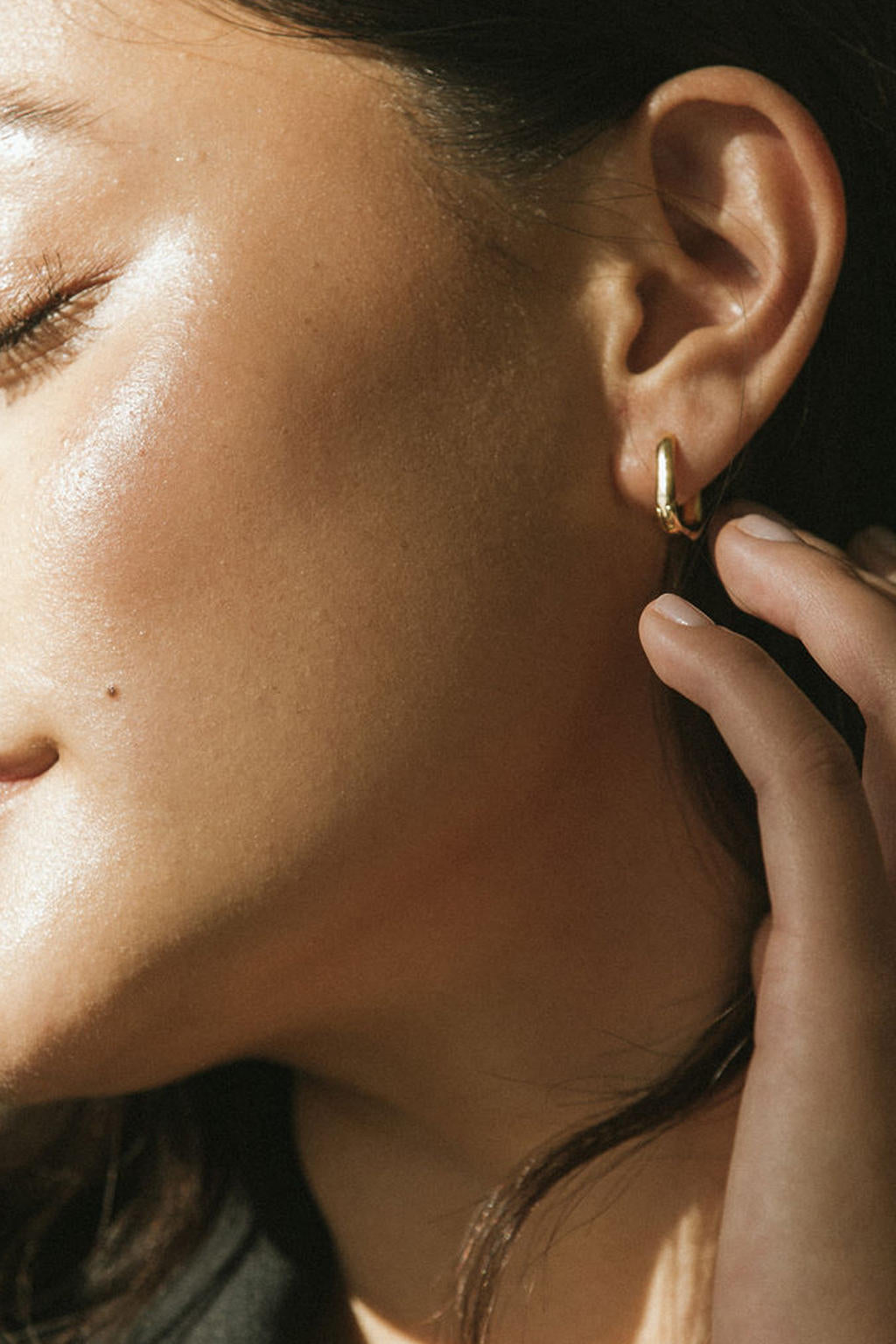 The Addie Hoop Earrings (Medium)