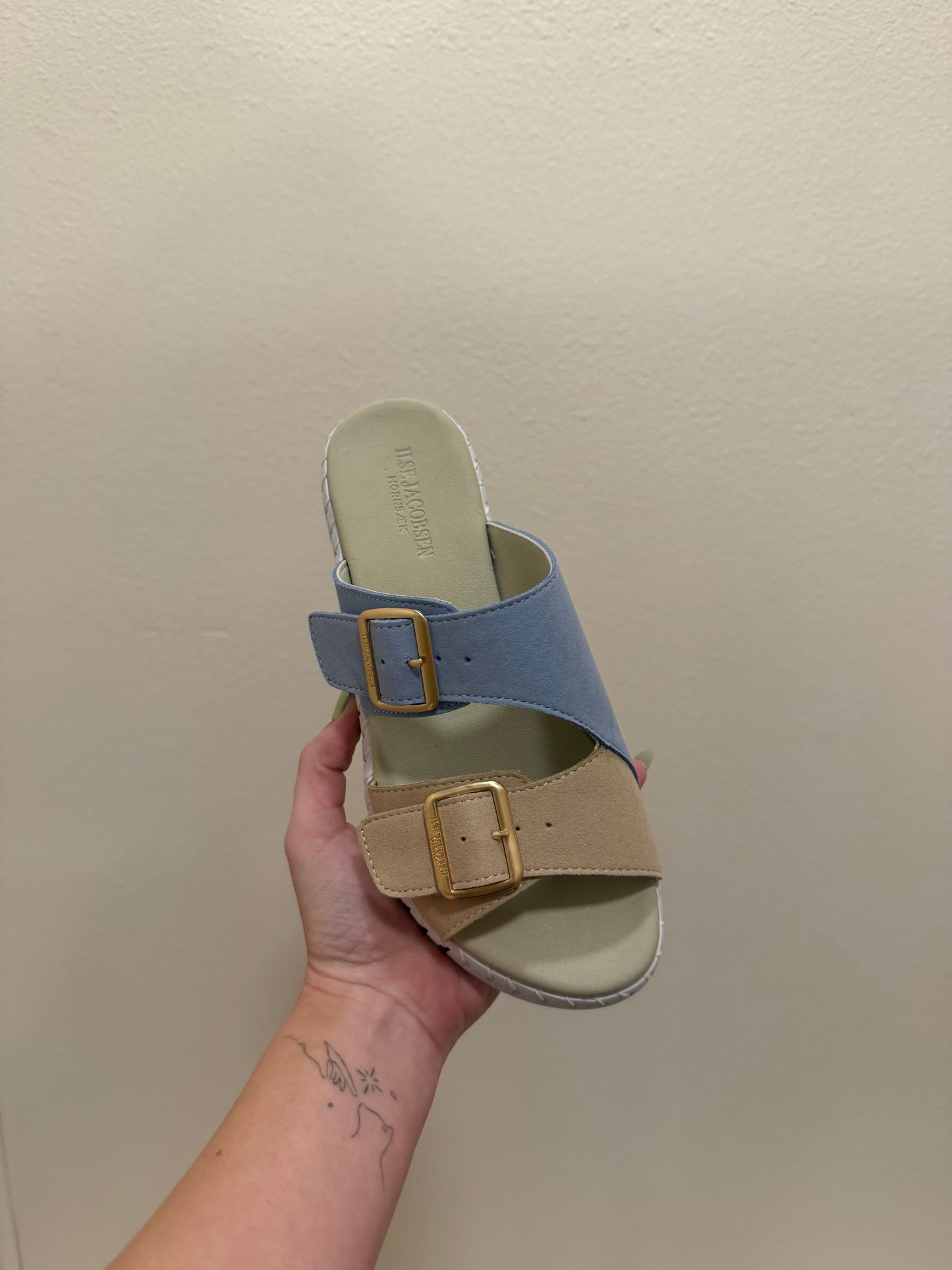 The Tulip Adjustable Sandals w/ Buckle - Cornflower Blue