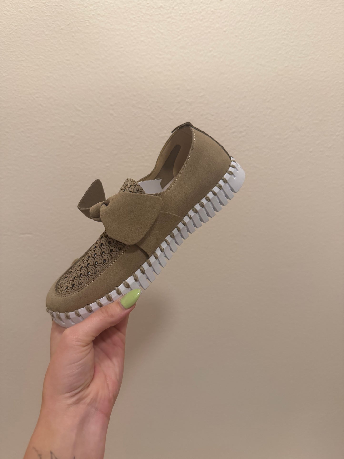 The Tulip Bow Loafer - Coriander