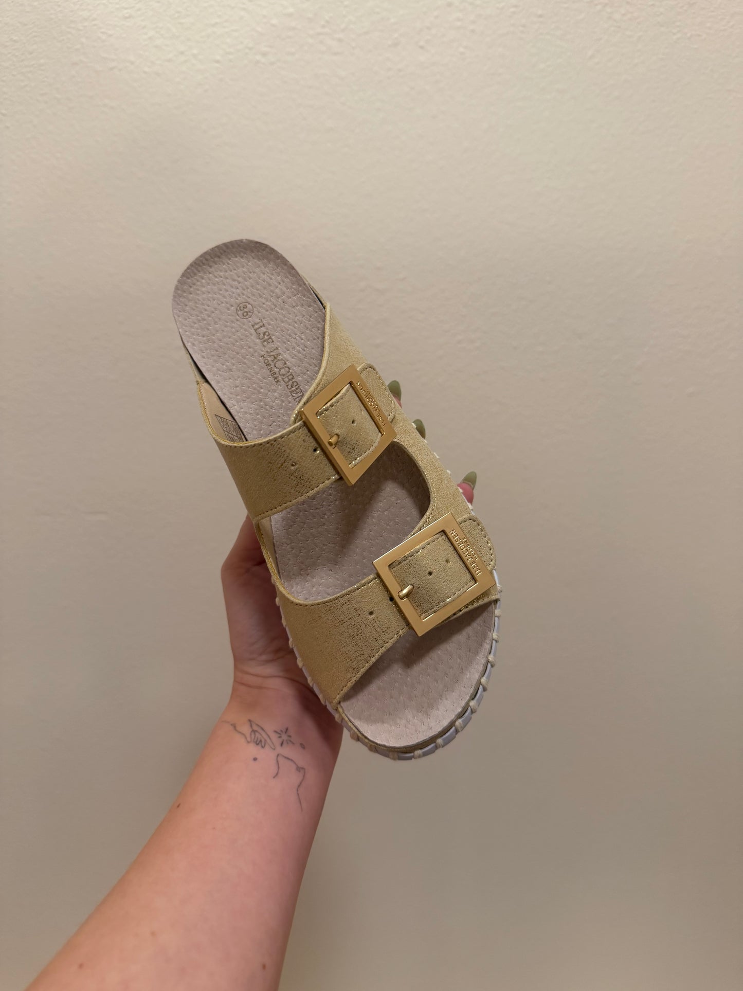 The Tulip Adjustable Sandals w/ Buckle - Platin