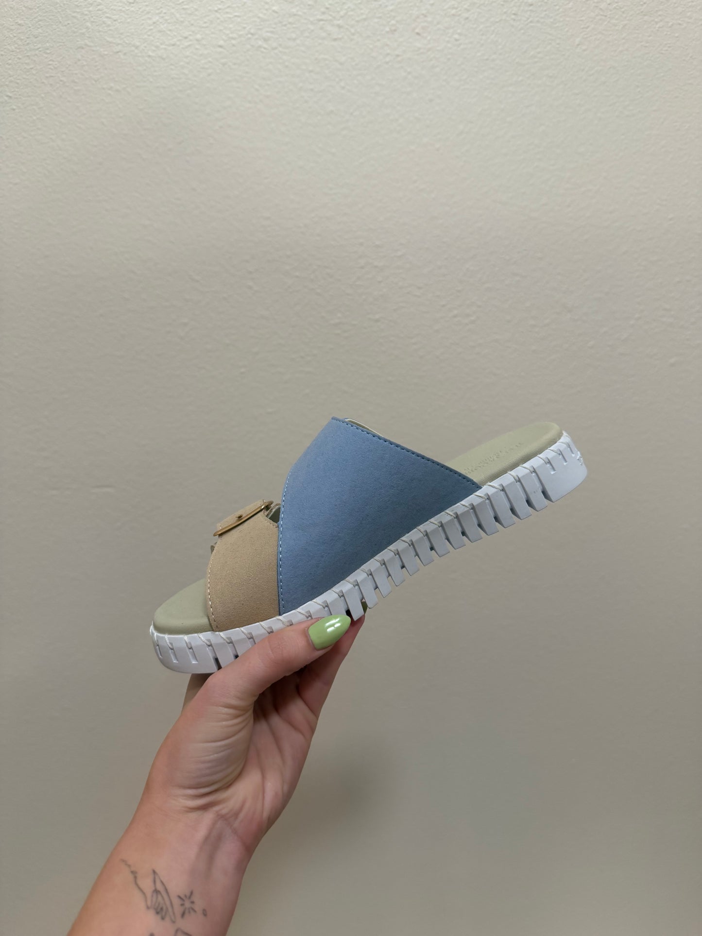 The Tulip Adjustable Sandals w/ Buckle - Cornflower Blue
