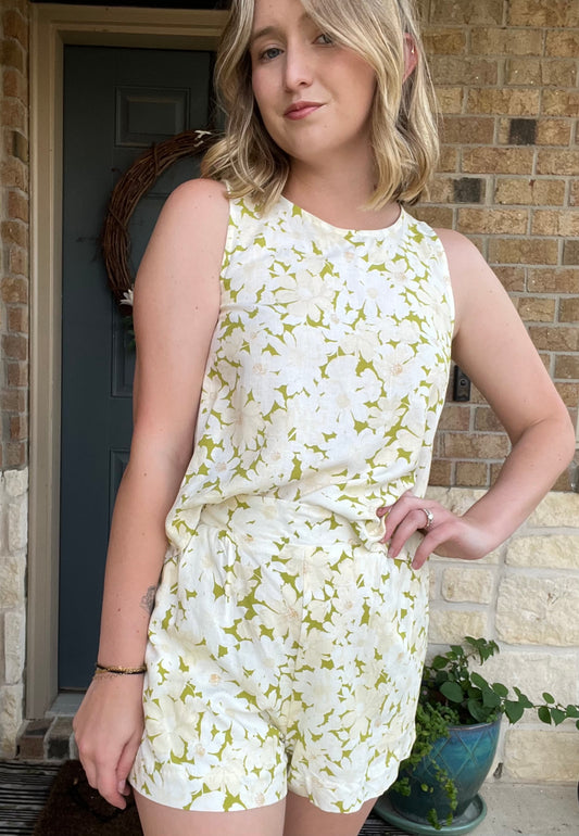 Kiwi Daisy Floral Linen Shorts