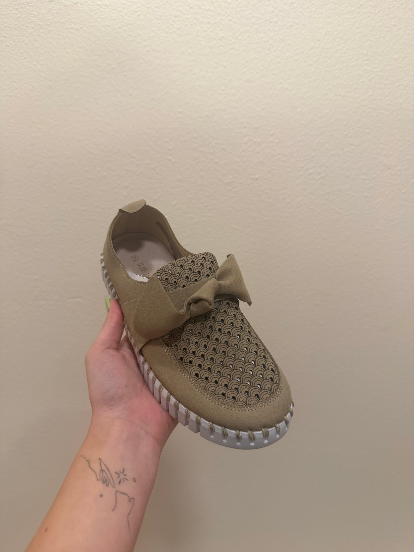 The Tulip Bow Loafer - Coriander