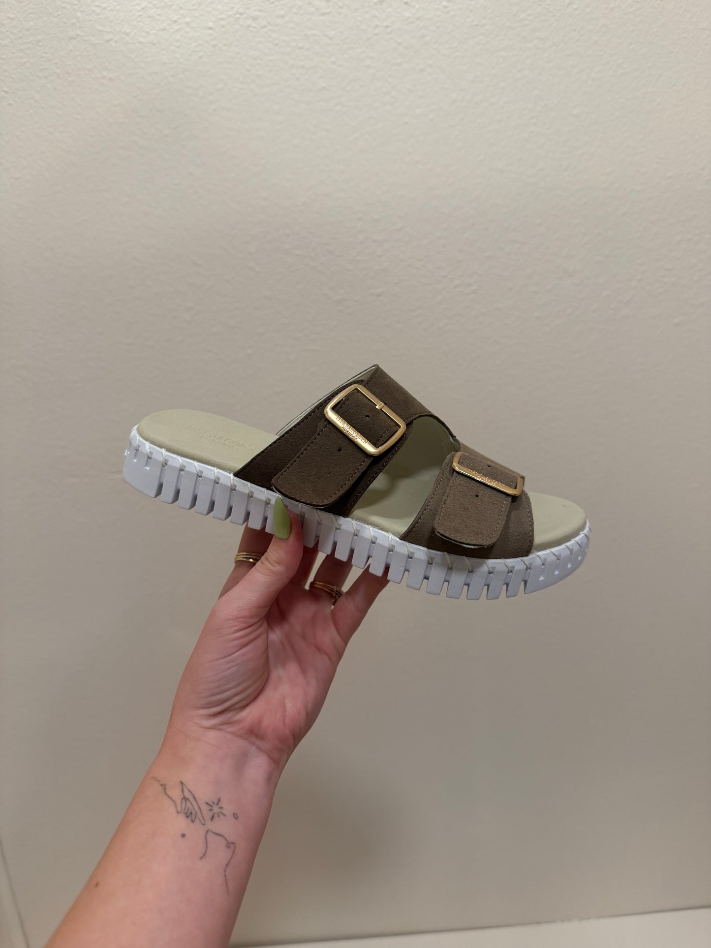 The Tulip Adjustable Sandals w/ Buckle - Chestnut