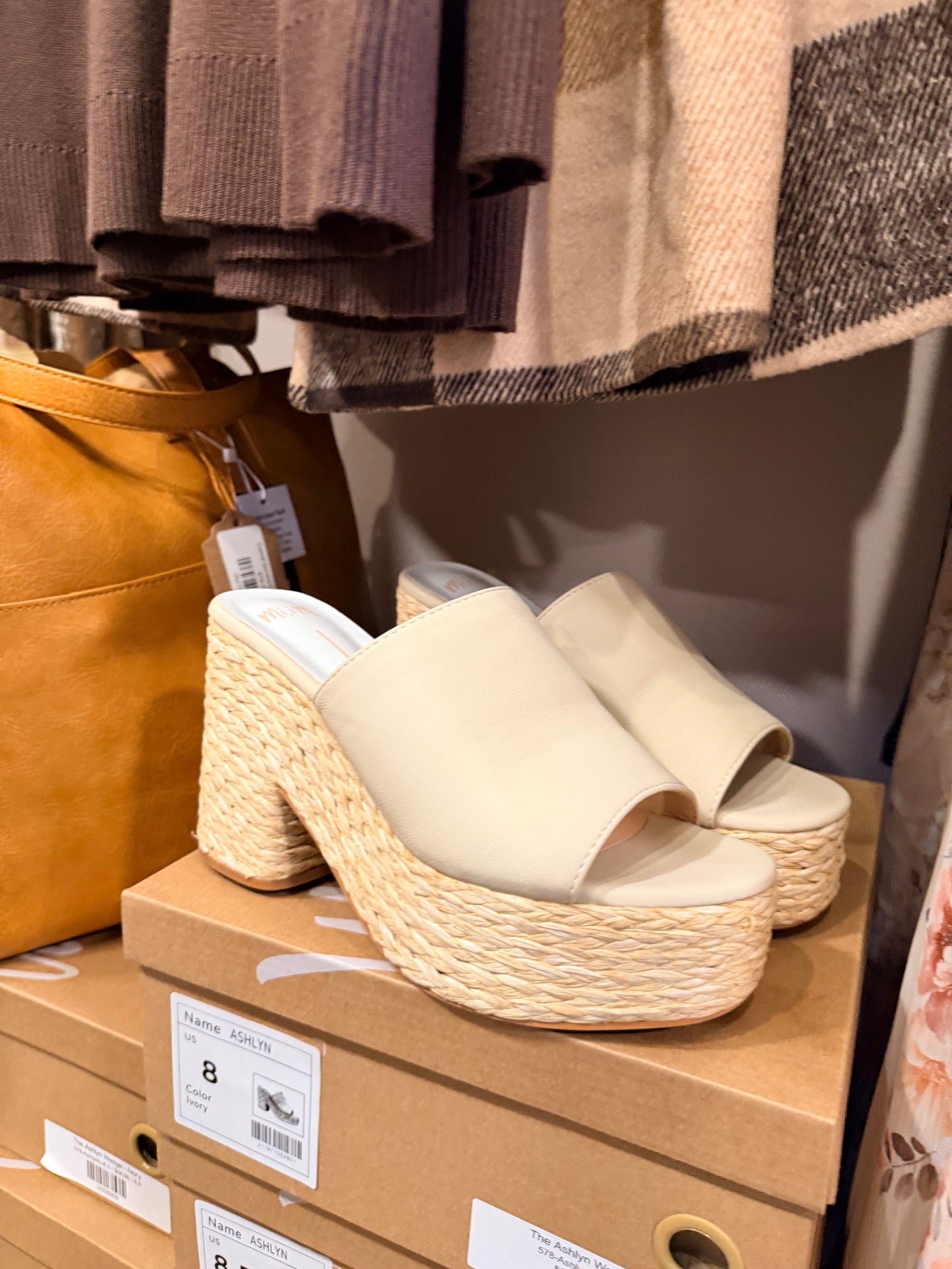 The Ashlyn Wedge - Ivory